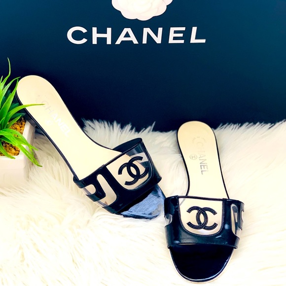 CHANEL Shoes - 🍾🥂Host Pick🥳Chanel PVC Sandals